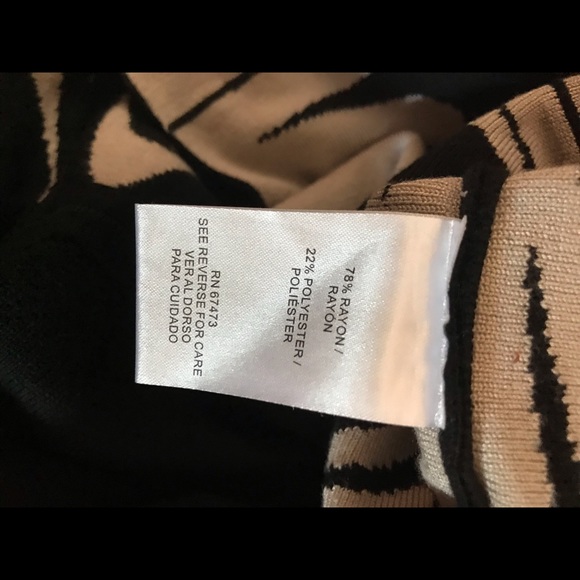 Sweater dress black at top white/black bottom - Picture 5 of 5